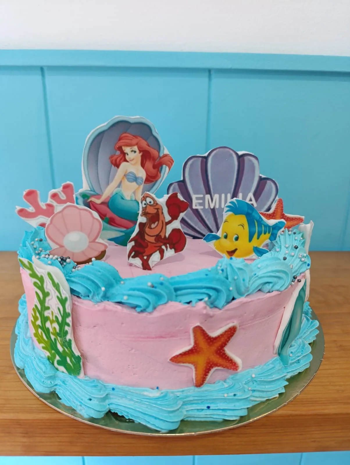 Tarta de la Sirenita con fondo marino, conchas y estrella de mar